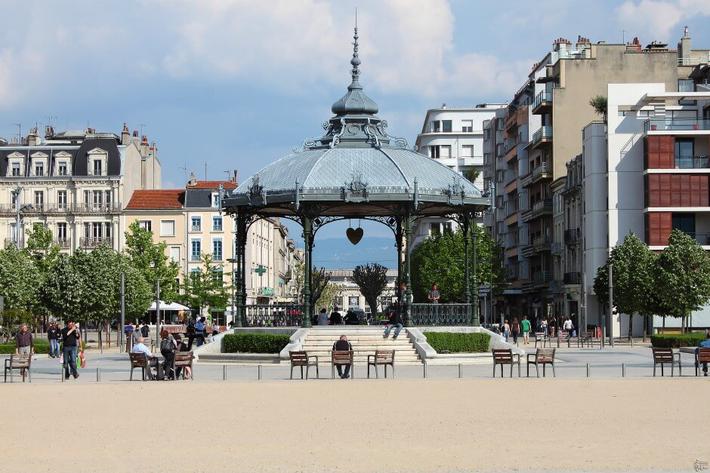 Aller à Valence en bus