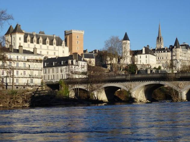 Aller à Pau en bus