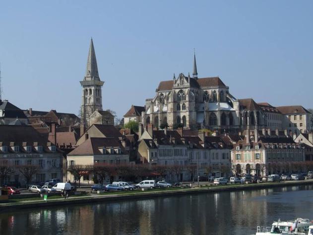 Aller à Auxerre en bus